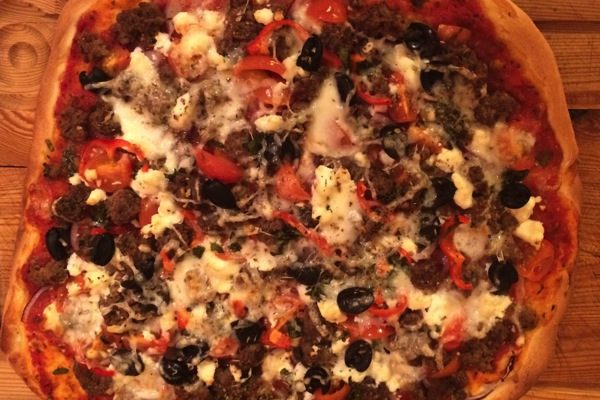 Pizza med greske smaker